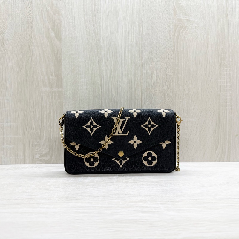 LV黑色拚米白色牛皮壓紋LOGO三合一鍊包M82479-0