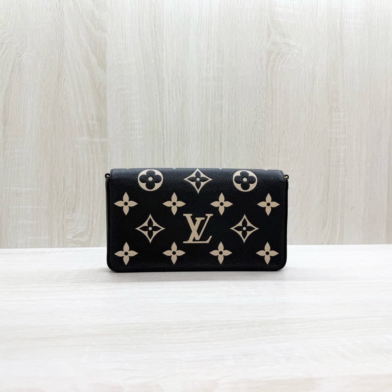 LV黑色拚米白色牛皮壓紋LOGO三合一鍊包M82479-1