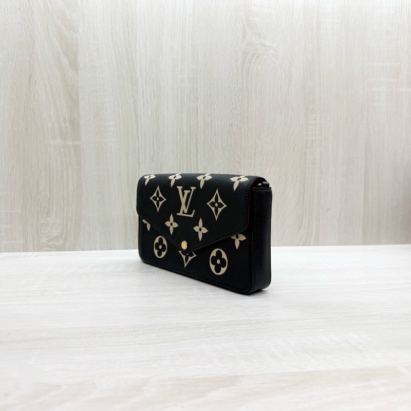 LV黑色拚米白色牛皮壓紋LOGO三合一鍊包M82479-2