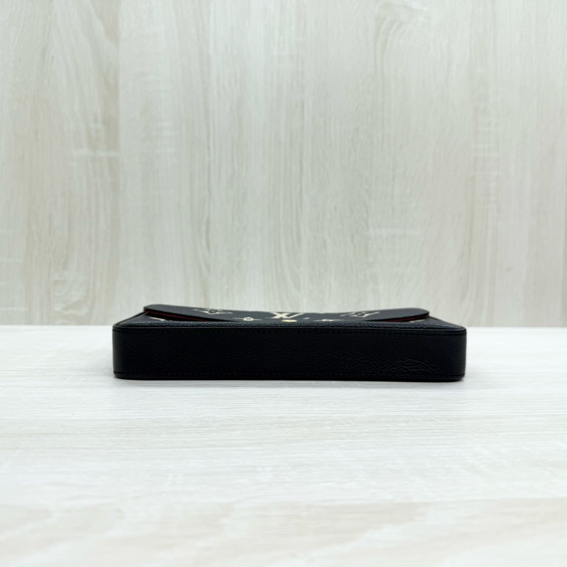 LV黑色拚米白色牛皮壓紋LOGO三合一鍊包M82479-4