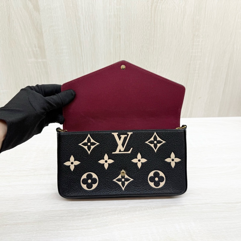 LV黑色拚米白色牛皮壓紋LOGO三合一鍊包M82479-7