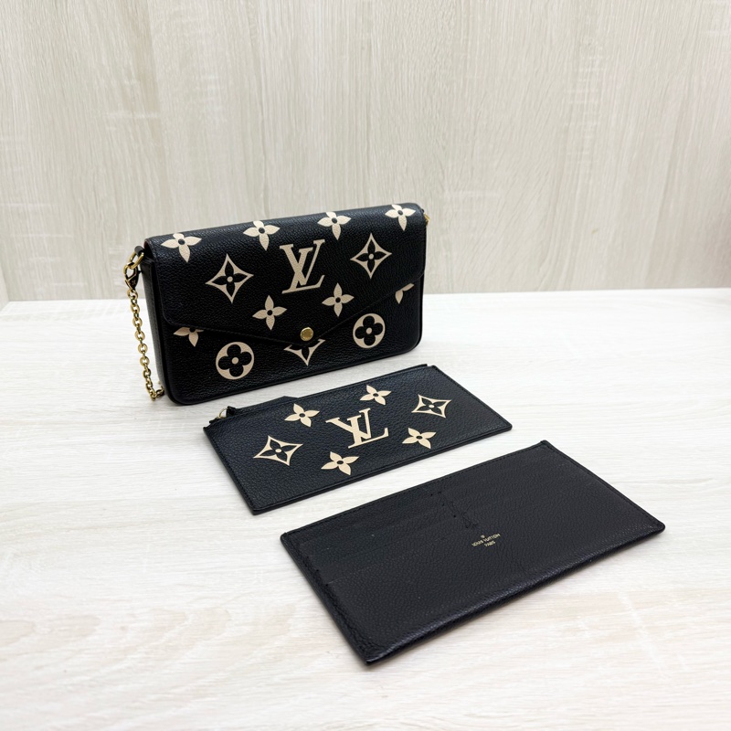 LV黑色拚米白色牛皮壓紋LOGO三合一鍊包M82479-13