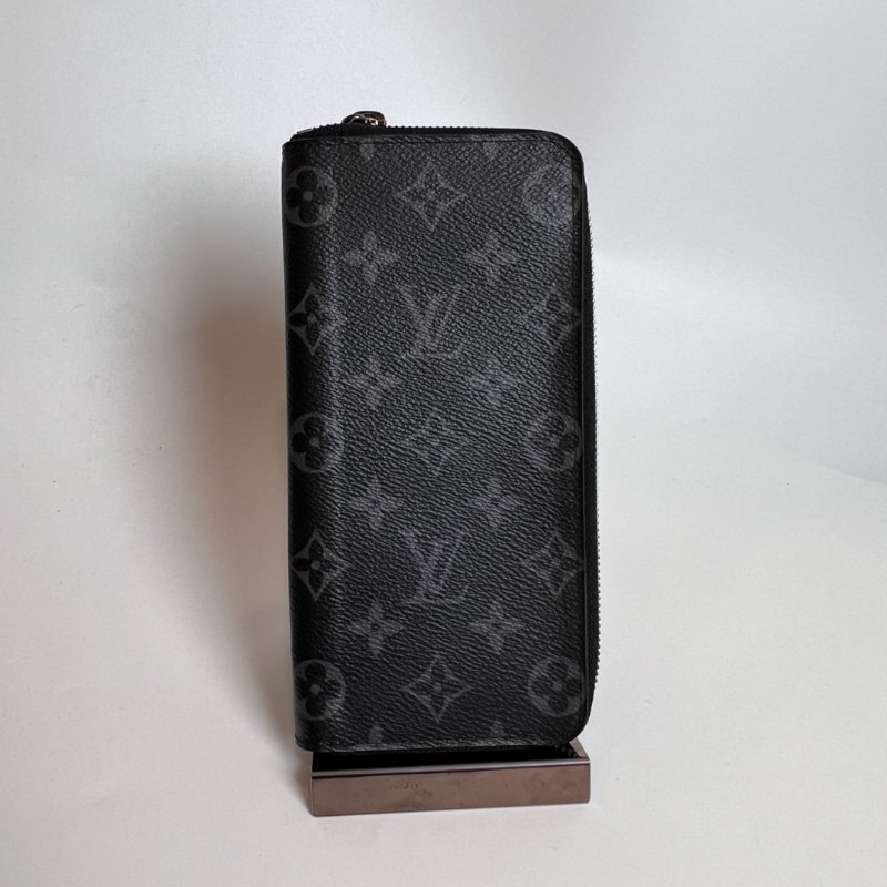 LV M62295 黑色老花直式長夾-0