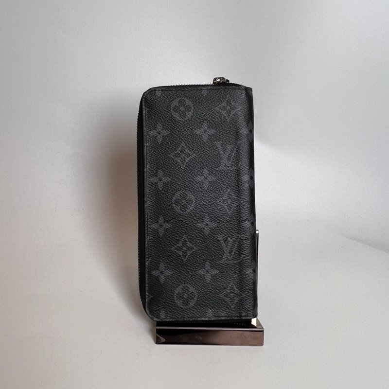 LV M62295 黑色老花直式長夾-1