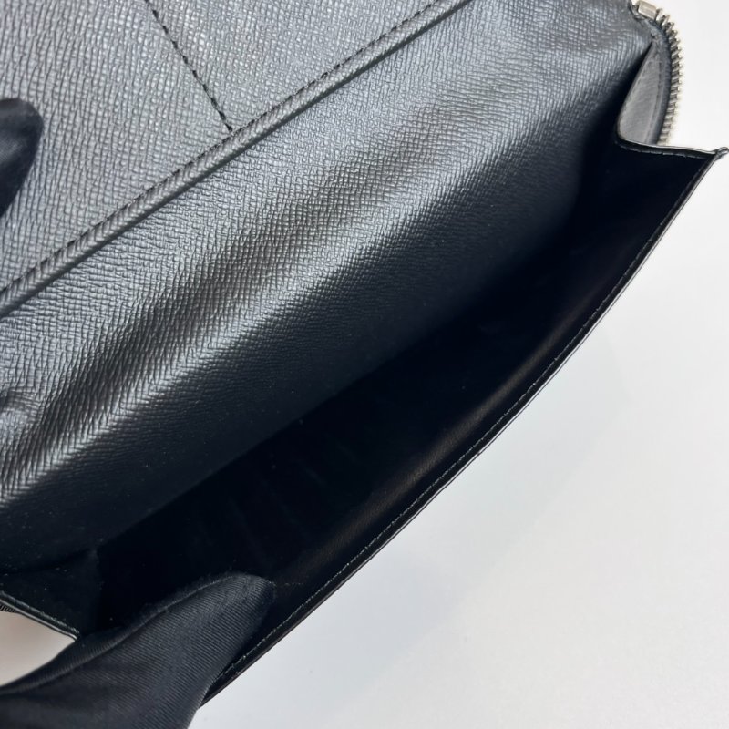 LV M62295 黑色老花直式長夾-5