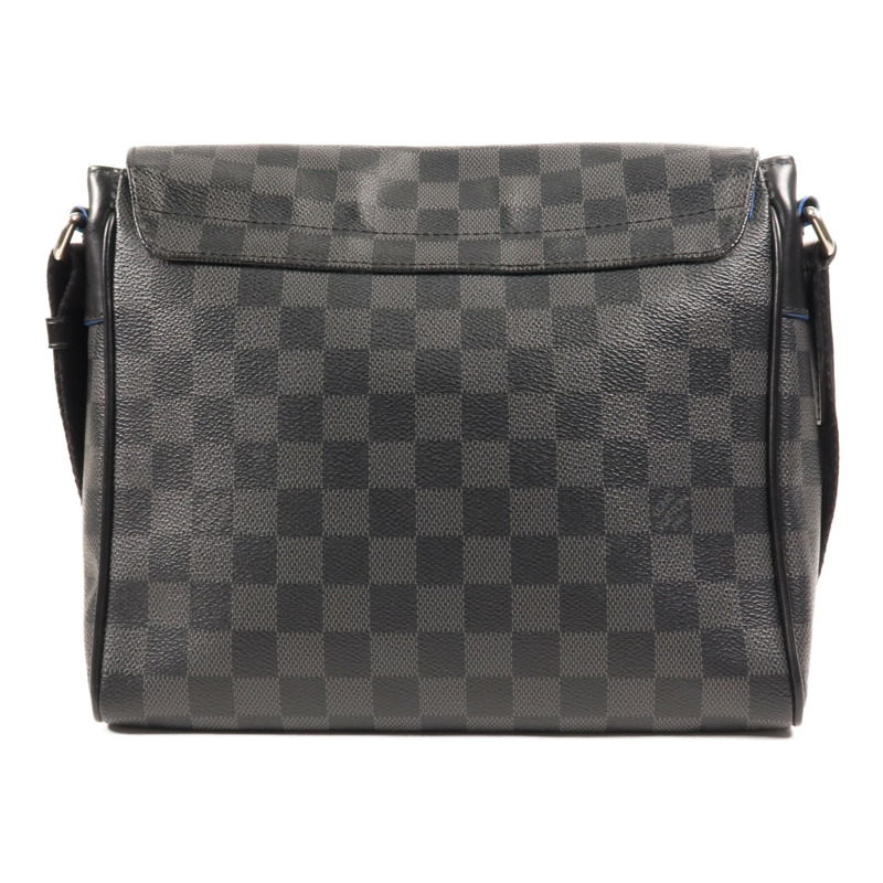 LOUIS VUITTON Damier Graphite District PM銀扣肩背袋-1