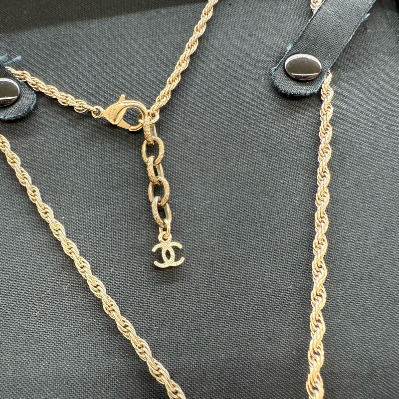 Chanel 珍珠圓框內雙C淡金釦項鍊-6