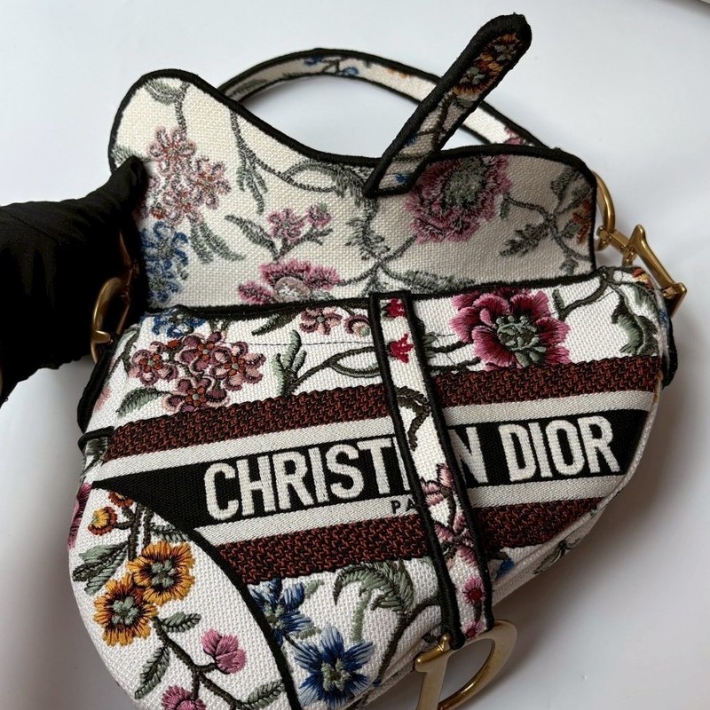 Dior 米白底繡花布單肩馬鞍包-17