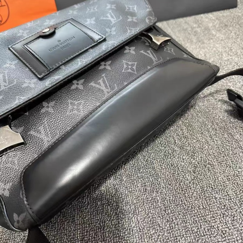 LOUIS VUITTON Monogram I Messenger PM Voyager-1