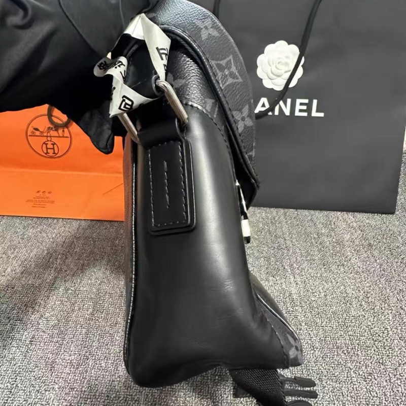 LOUIS VUITTON Monogram I Messenger PM Voyager-5