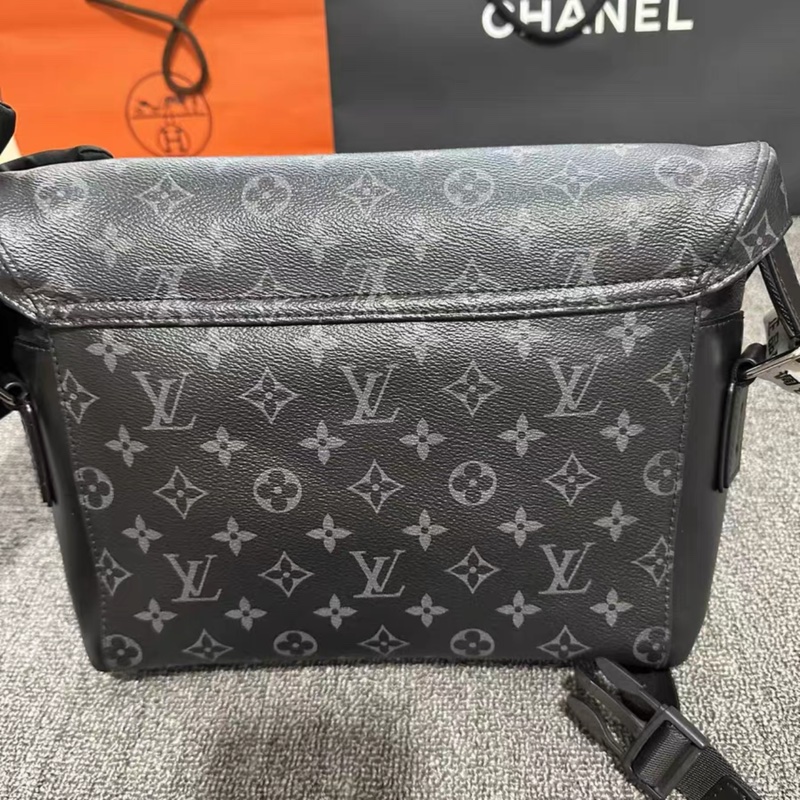 LOUIS VUITTON Monogram I Messenger PM Voyager-6