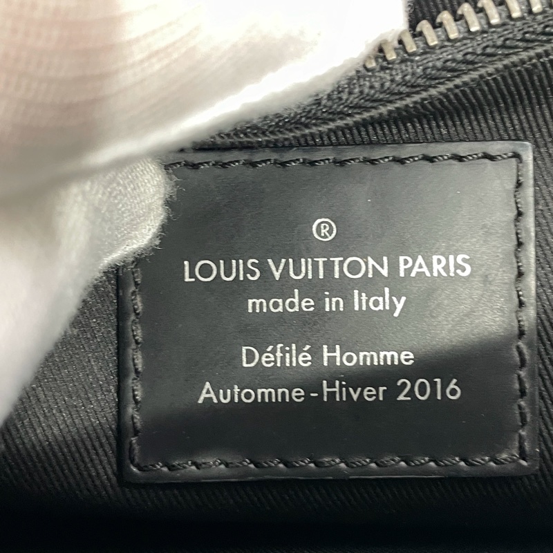LOUIS VUITTON Monogram I Messenger PM Voyager-17