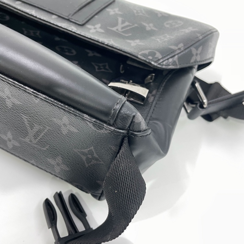 LOUIS VUITTON Monogram I Messenger PM Voyager-23