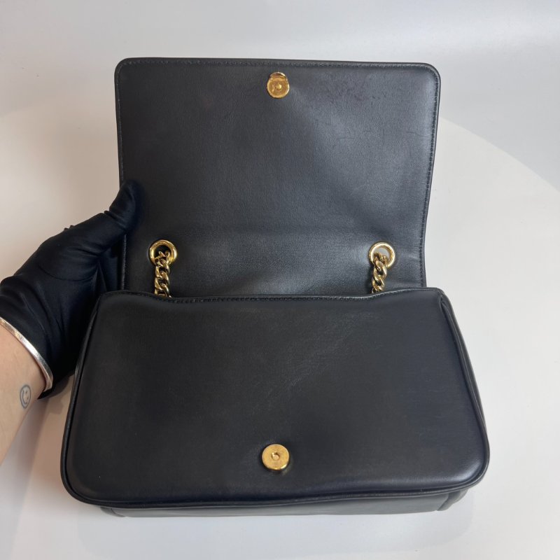 PRADA 黑金皺褶相機包-5