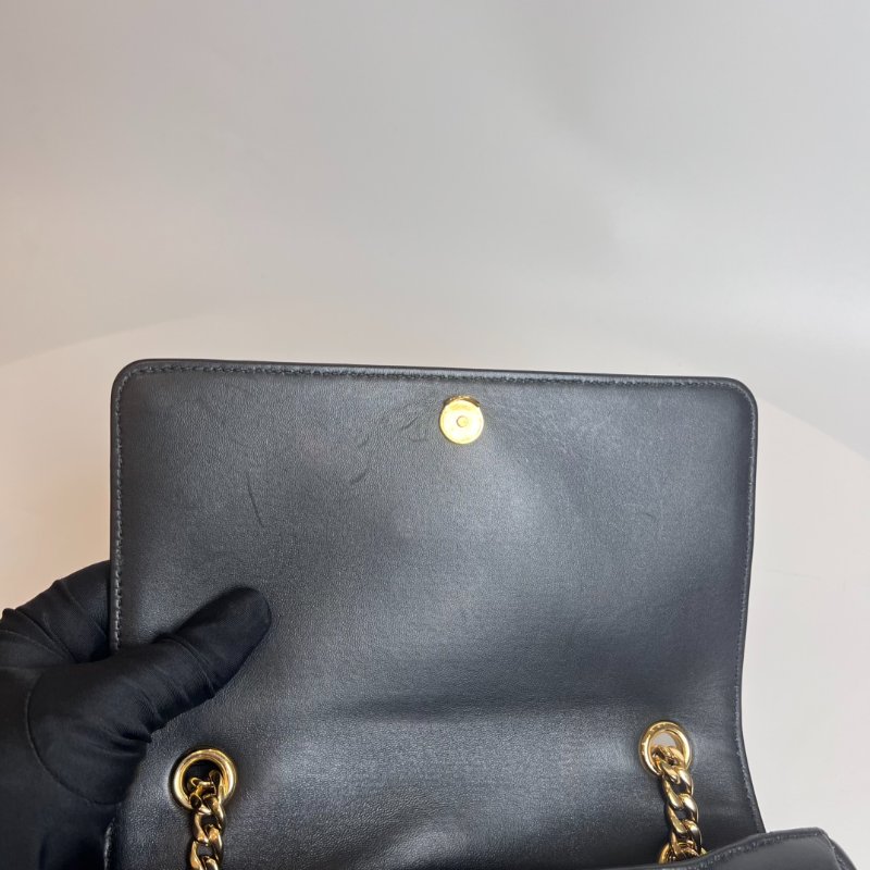 PRADA 黑金皺褶相機包-6