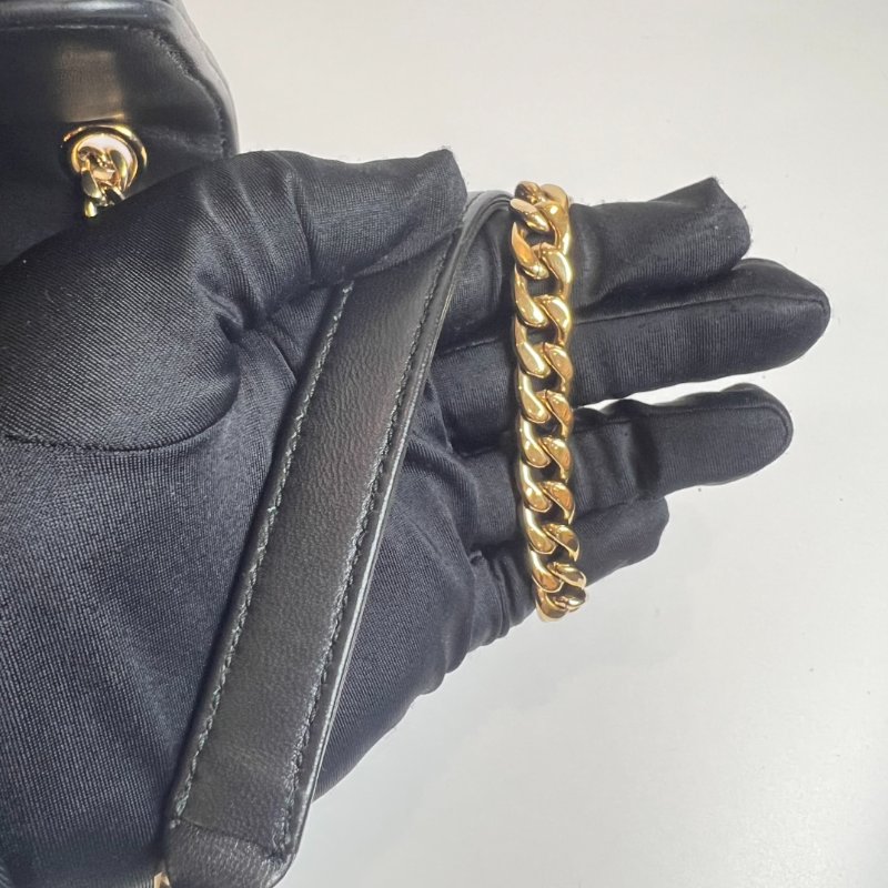 PRADA 黑金皺褶相機包-8