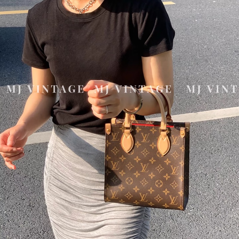 莉亞精品♡ LV 老花琴譜包 二手美包-1