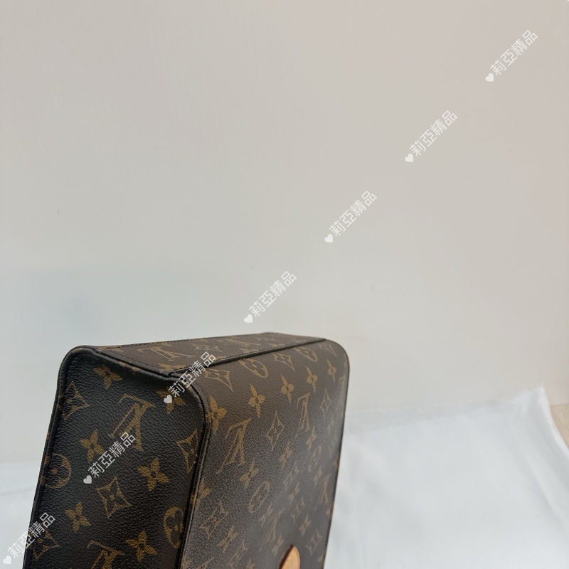 莉亞精品♡ LV 老花琴譜包 二手美包-8