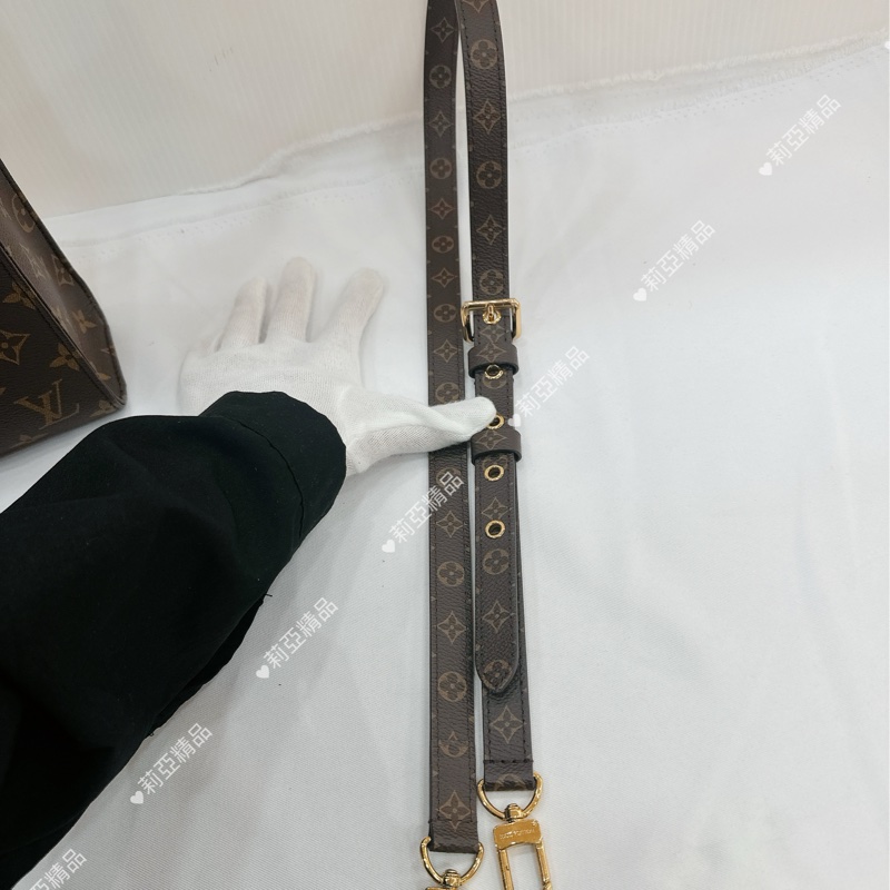 莉亞精品♡ LV 老花琴譜包 二手美包-14