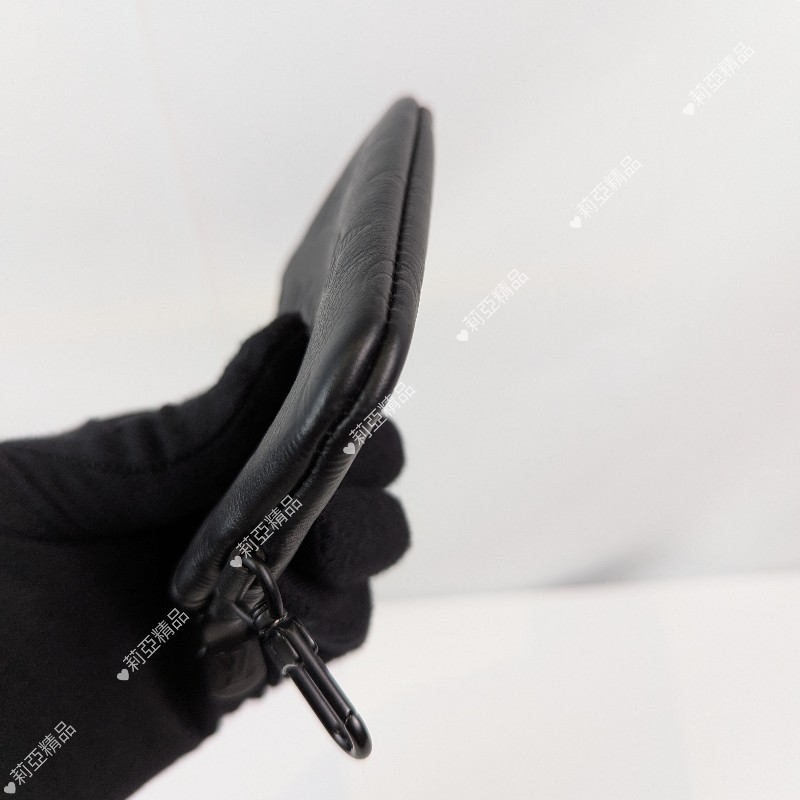 莉亞精品♡LV 黑壓紋三合一 九新美包-33