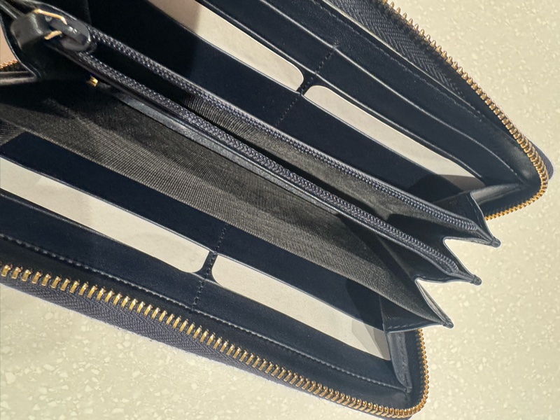 Gucci 深藍長夾 85新-22