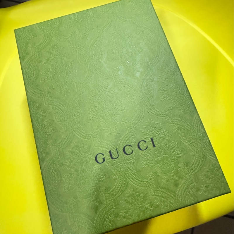 GUCCI GG Marmont金色雙G LOGO山字車紋小牛皮斜背水筒包（迷你-黑）-13
