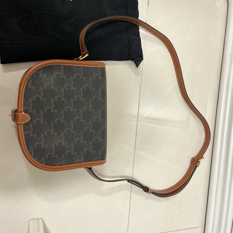 Celine MEDIUM FOLCO BAG IN TRIOMPHE CANVAS AND CALFSKIN-6