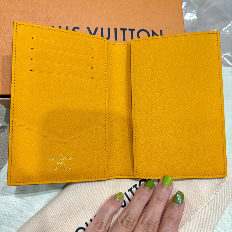 LV m81614 2022年聖誕限量系列 護照夾-5