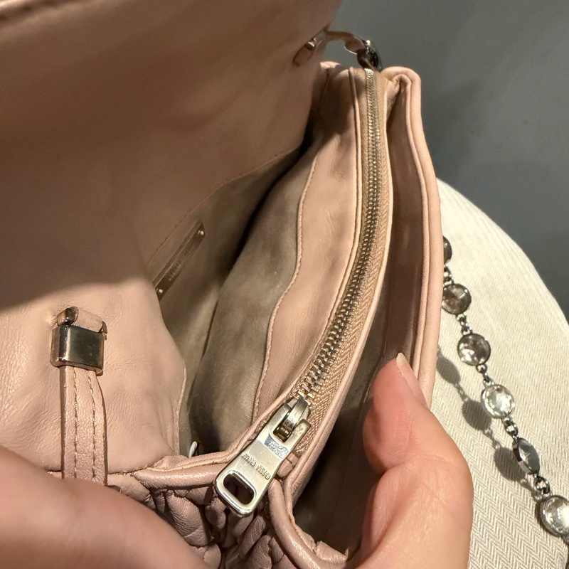 Miu Miu 經典寶石鍊 皺摺包 裸粉-14