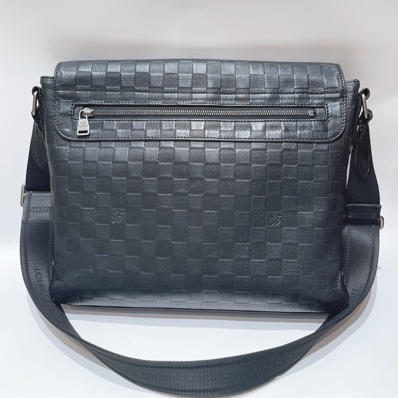 LV District黑色壓紋棋盤格斜挎包,15年編碼 尺寸約33*26-1