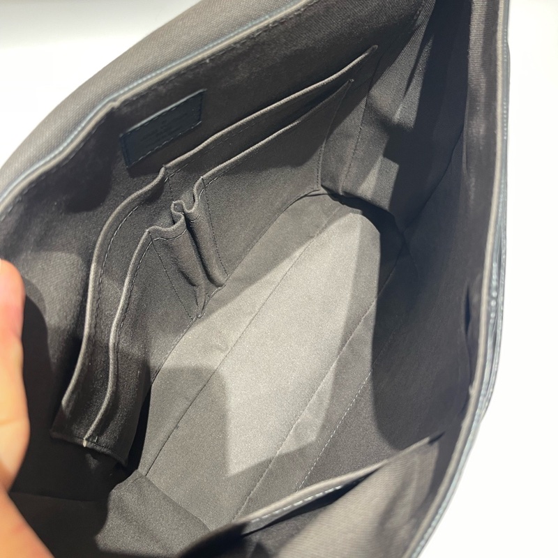 LV District黑色壓紋棋盤格斜挎包,15年編碼 尺寸約33*26-6