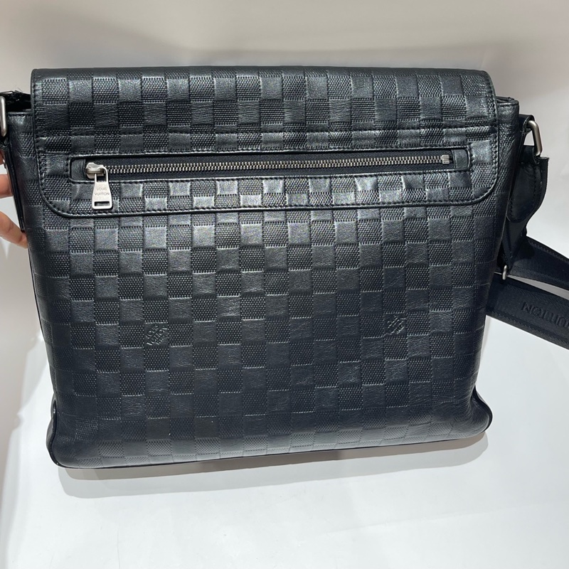 LV District黑色壓紋棋盤格斜挎包,15年編碼 尺寸約33*26-18