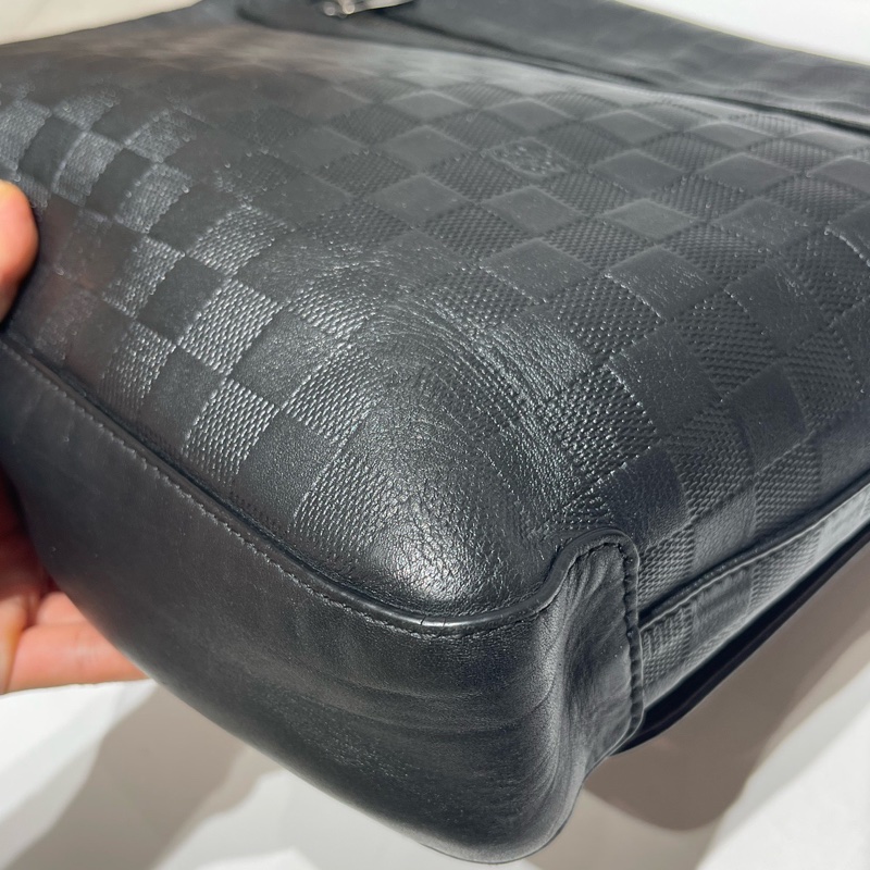 LV District黑色壓紋棋盤格斜挎包,15年編碼 尺寸約33*26-23