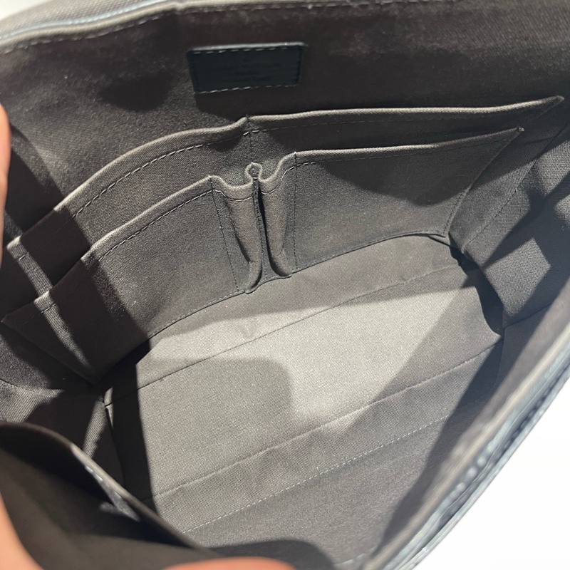 LV District黑色壓紋棋盤格斜挎包,15年編碼 尺寸約33*26-26