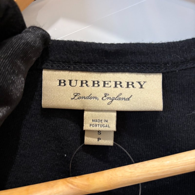 【美收精品】BURBERRY 黑金色短袖上衣 4-202【隔月月中將轉賣至日本 上架期限30天】-4