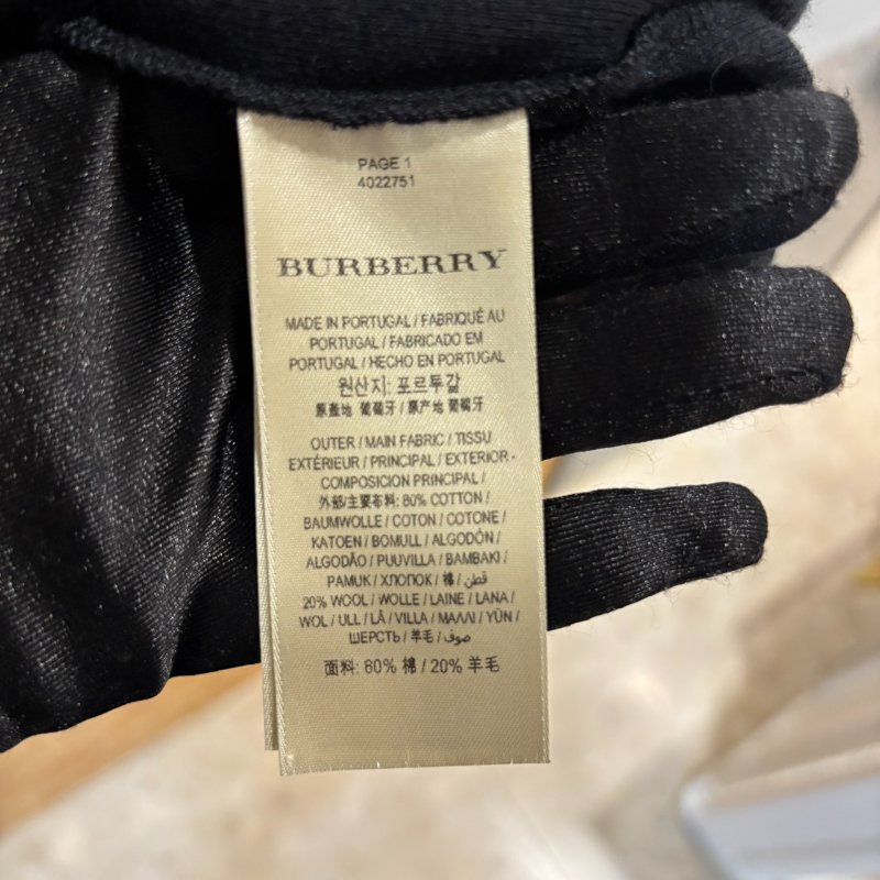 【美收精品】BURBERRY 黑金色短袖上衣 4-202【隔月月中將轉賣至日本 上架期限30天】-5