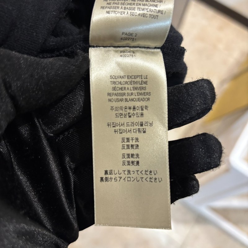 【美收精品】BURBERRY 黑金色短袖上衣 4-202【隔月月中將轉賣至日本 上架期限30天】-6