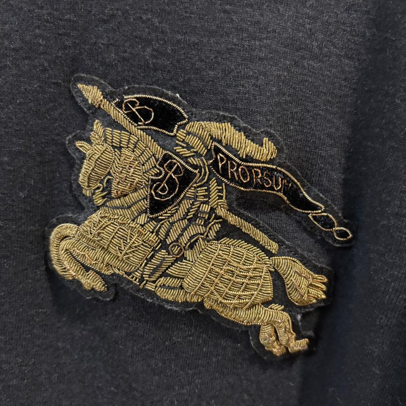 【美收精品】BURBERRY 黑金色短袖上衣 4-202【隔月月中將轉賣至日本 上架期限30天】-8