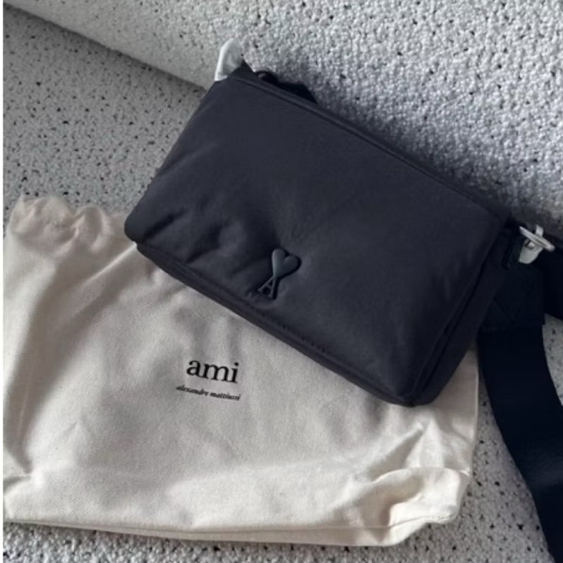 Ami Paris 黑色尼龍機能肩背小包 （大全新）-1