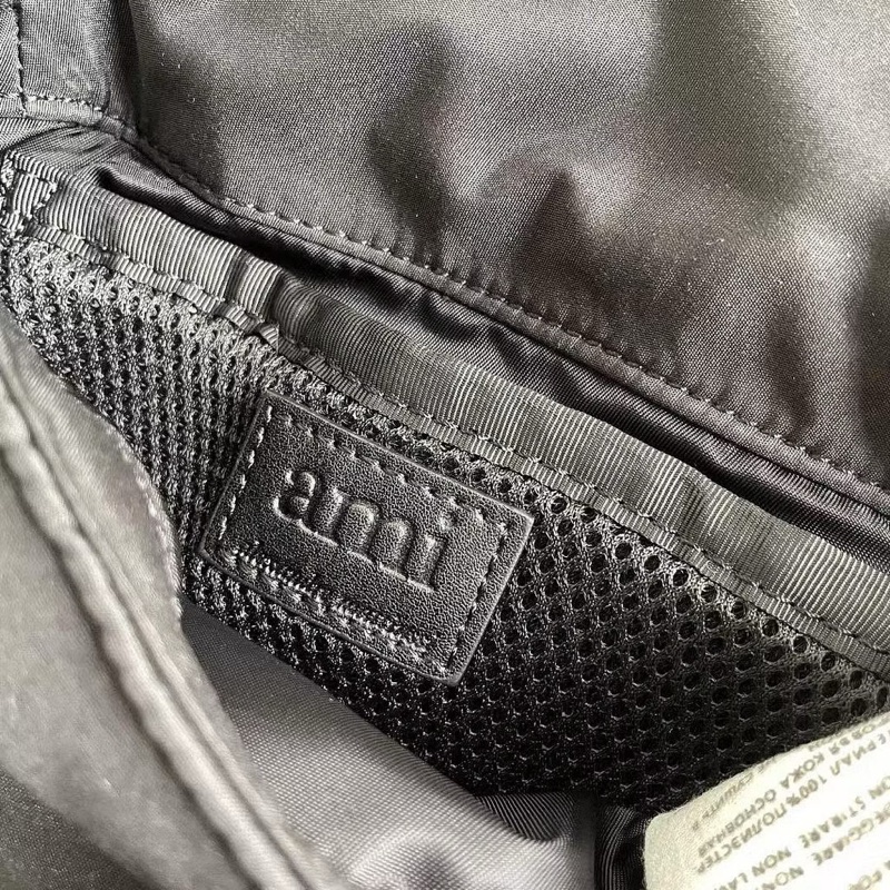 Ami Paris 黑色尼龍機能肩背小包 （大全新）-8