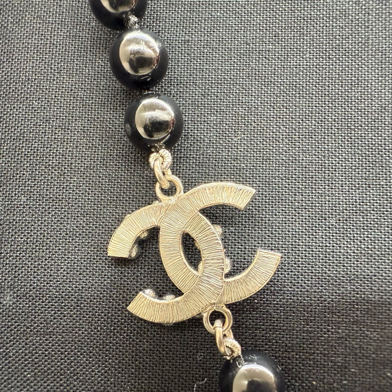 CHANEL黑珍珠銀釦浮雕帶鑽雙C項鍊/手鍊 A96986/A96979-5