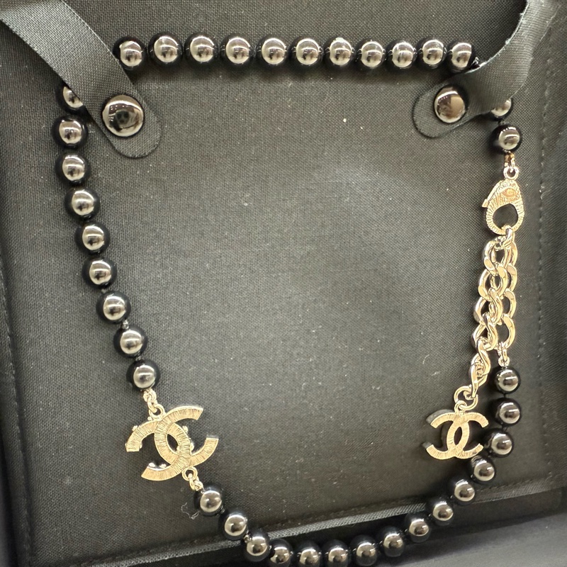 CHANEL黑珍珠銀釦浮雕帶鑽雙C項鍊/手鍊 A96986/A96979-6