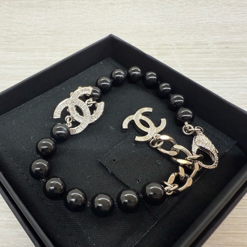 CHANEL黑珍珠銀釦浮雕帶鑽雙C項鍊/手鍊 A96986/A96979-13