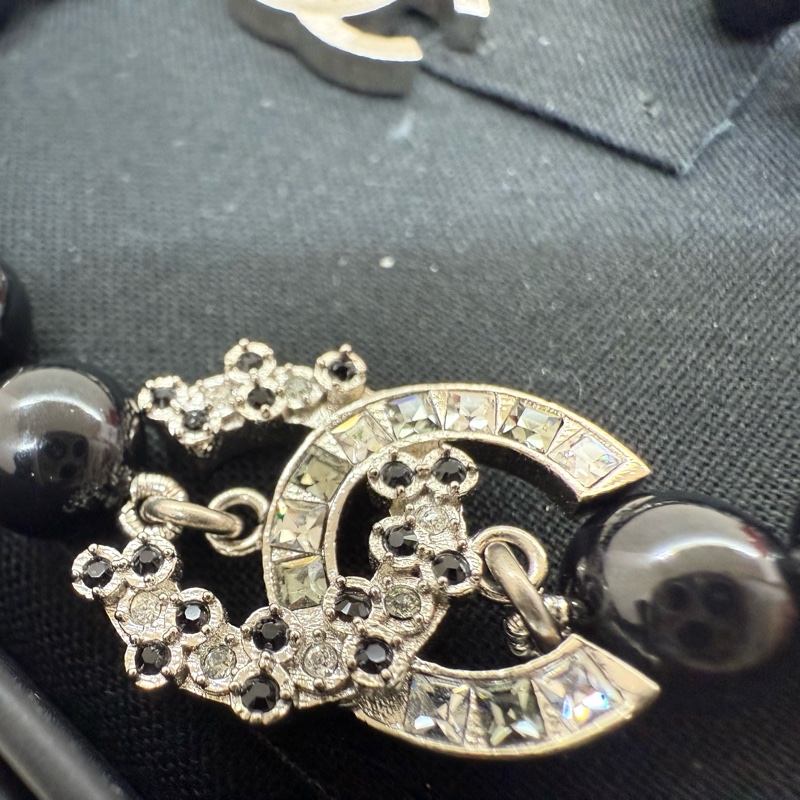 CHANEL黑珍珠銀釦浮雕帶鑽雙C項鍊/手鍊 A96986/A96979-14