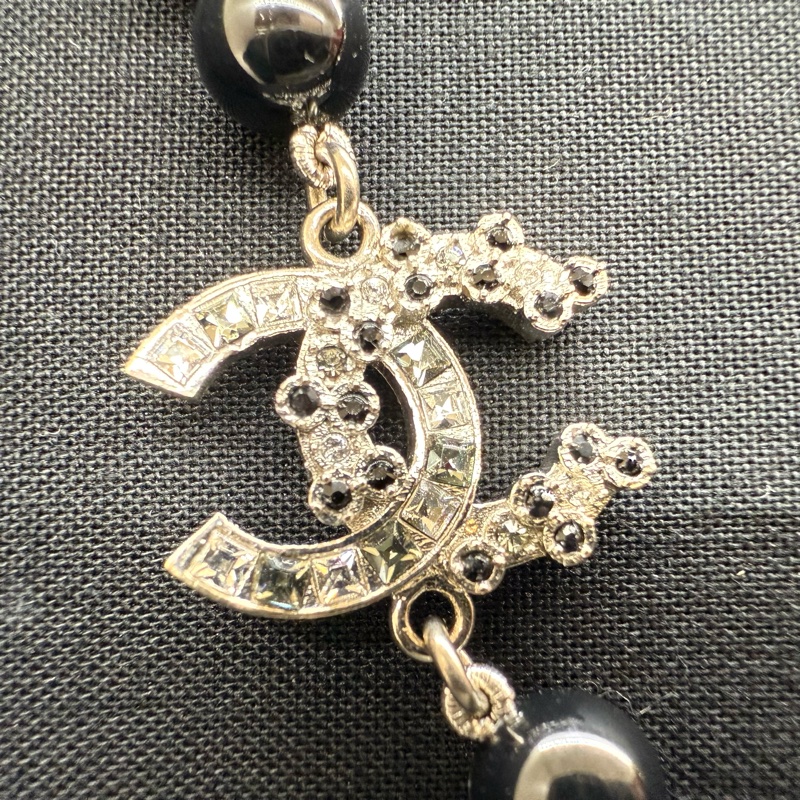 CHANEL黑珍珠銀釦浮雕帶鑽雙C項鍊/手鍊 A96986/A96979-17