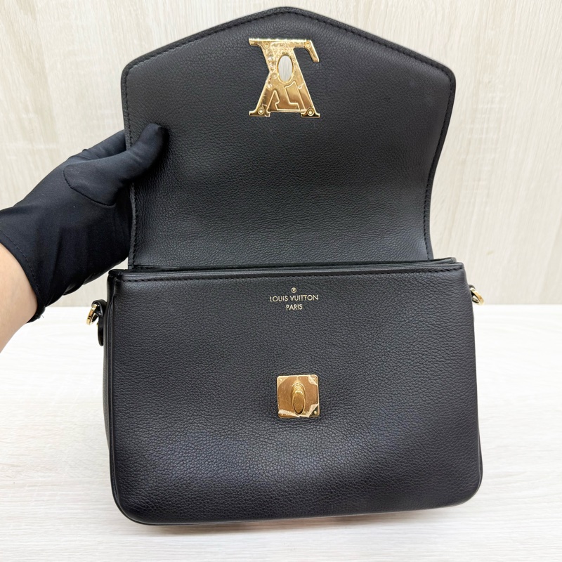LV黑色牛皮Oxford金Logo轉釦下蓋雙層手提肩斜背包 M22735-17