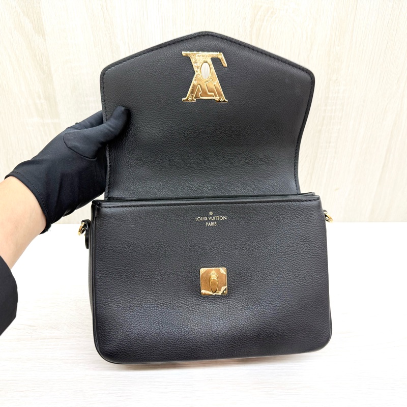 LV黑色牛皮Oxford金Logo轉釦下蓋雙層手提肩斜背包 M22735-6