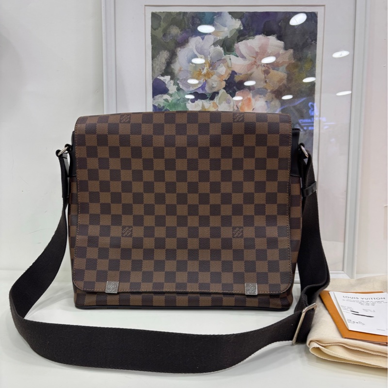 Louis Vuitton/路易威登 LV路​​易威登District棕色棋盤格翻蓋郵差包，19年編碼，有購證 成色新 尺寸：25*23*7-0