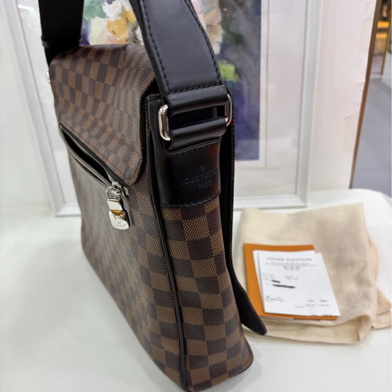 Louis Vuitton/路易威登 LV路​​易威登District棕色棋盤格翻蓋郵差包，19年編碼，有購證 成色新 尺寸：25*23*7-2