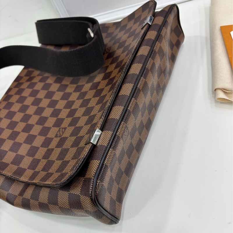 Louis Vuitton/路易威登 LV路​​易威登District棕色棋盤格翻蓋郵差包，19年編碼，有購證 成色新 尺寸：25*23*7-3